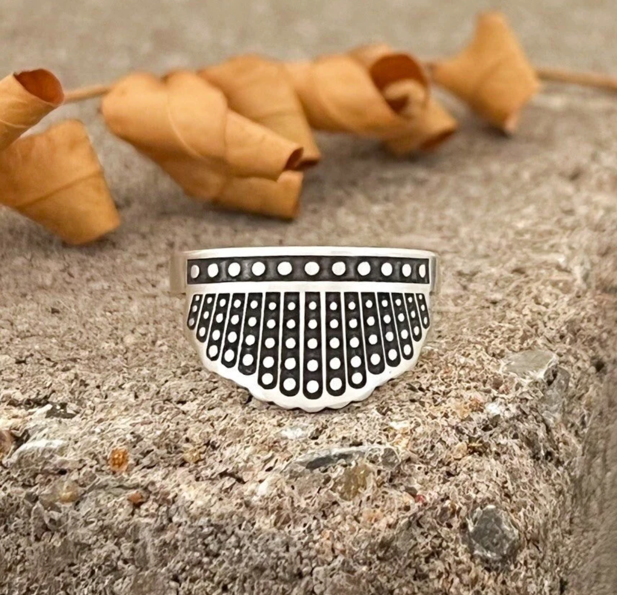 Dissent Collar Ring