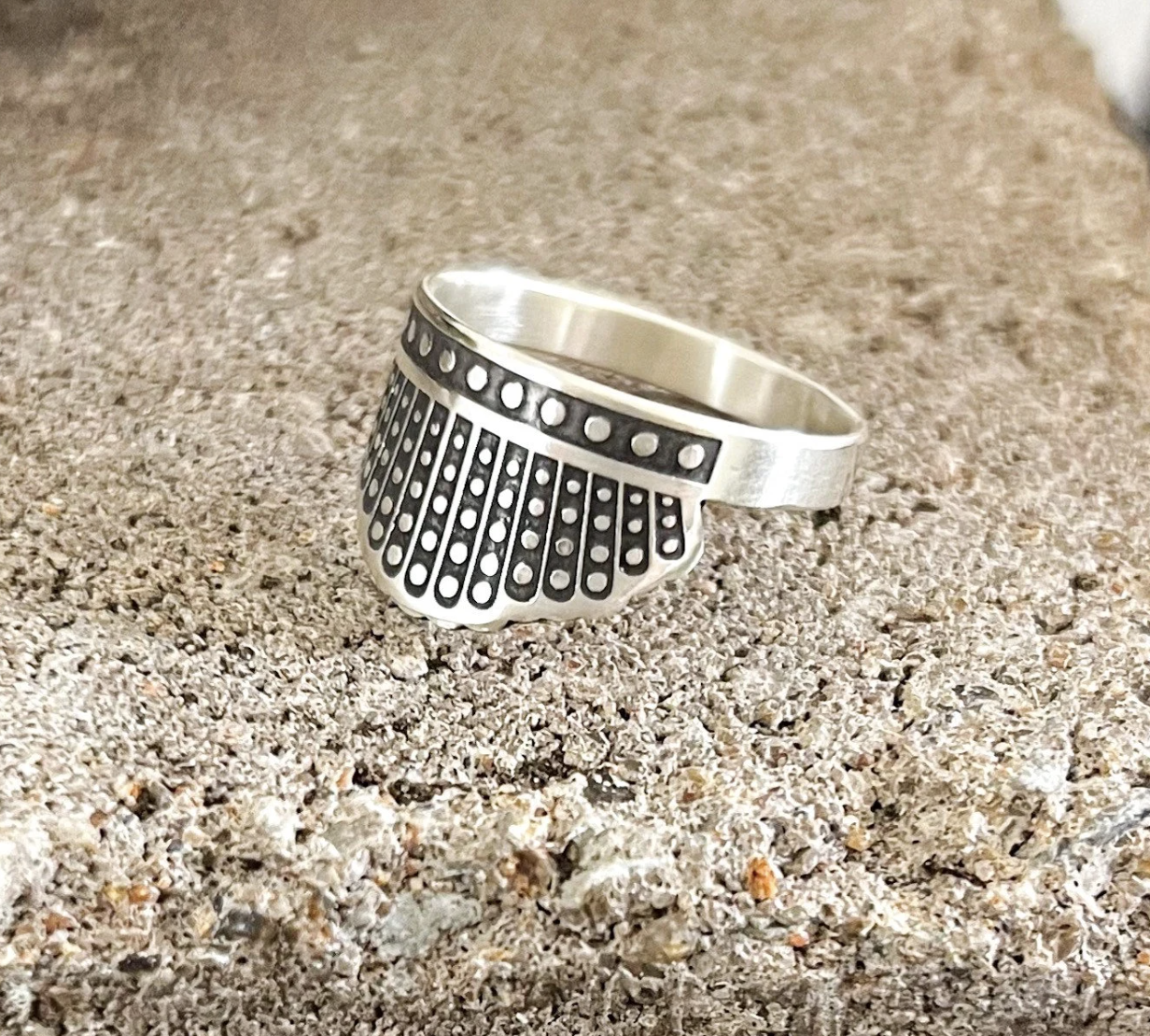 Dissent Collar Ring